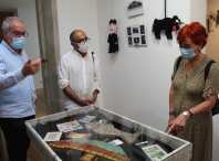 Maite Ferreiro inaugura no Vello Cárcere a mostra de títeres da Colección Viravolta Títeres