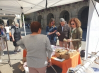 Lara Méndez anima a la compra de proximidad para apoyar la economía en la XVII edición del Comercio na Rúa Street Market