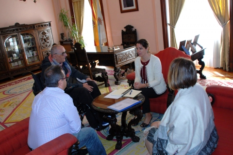 A Alcaldesa de Lugo reúnese con AUXILIA