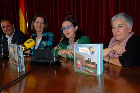 El Ayuntamiento acoge la presentación de un libro infantil sobre la ciudad, De paseo con Paulo, obra de la lucense Cristina Corral