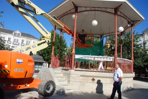 El templete de la música de la Plaza Mayor lucirá una nueva imagen tras las obras de rehabilitación que acomete el Ayuntamiento