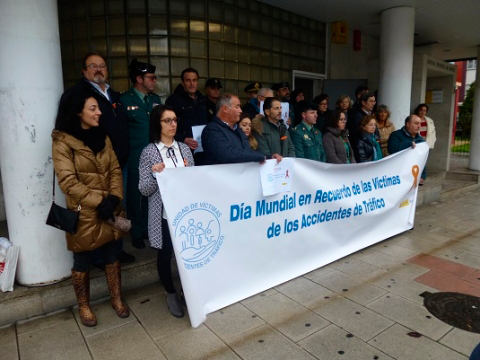 Ana Abelleira asiste ao minuto de silencio polas vítimas de accidentes de tráfico