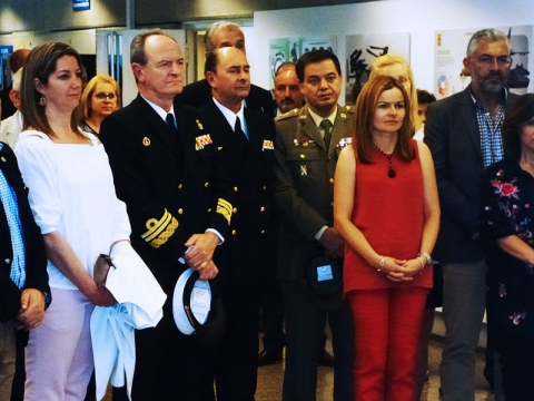 Lara Méndez e Miguel Fernández asisten á inauguración da exposición A Defensa Nacional: a adaptación permanente das Forzas Armadas