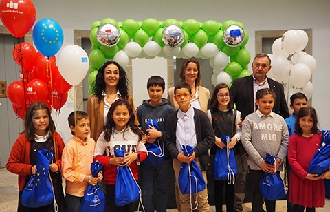 Entregados os premios ás nenas e nenos gañadores do concurso de debuxo sobre a aportación dos fondos FEDER á descontaminación do Carme