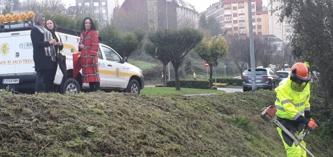 A alcaldesa de Lugo supervisa o inicio dos traballos de roza nos terros municipais do Carme como acción de posta en valor do Camiño Primitivo