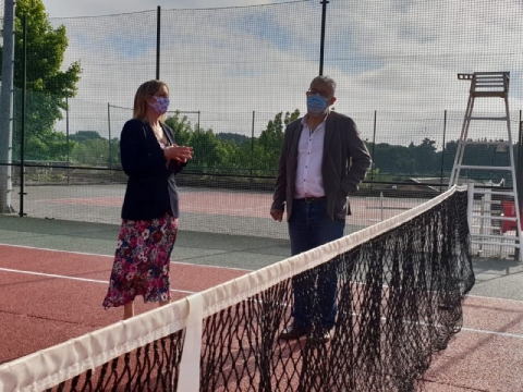 O executivo de Lara Méndez inviste 300.000 euros na cubrición das pistas de tenis de Frigsa para ampliar o seu uso a todo o ano