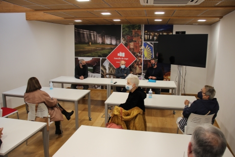 Rubén Arroxo presenta las nuevas líneas a la asociación de jubilados y pensionistas de Lugo