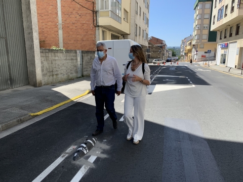 Finaliza o pintado dos aparcamentos en Mestre Soutullo, que amplía as prazas actuais, compromiso adquirido pola alcaldesa coa veciñanza