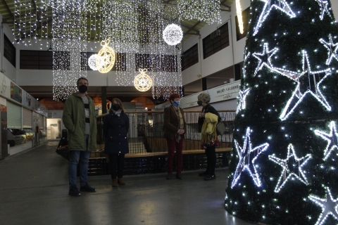 La Praza de Abastos y el Mercado Municipal encienden este martes las luces de Nadal