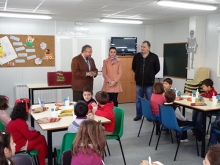 El Alcalde visitó hoy a los alumnos del colegio Rosalía de Castro que participaron en el programa Desayunos Saludables