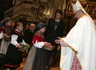 Lara Méndez preside la ofrenda de la Corporación a San Froilán en el día del patrón de Lugo