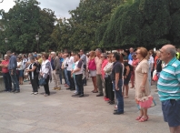 Uns 400 veciños e veciñas de Lugo secundan a concentración en repulsa dos atentados de Barcelona e Cambrils Uns 400 veciños e veciñas de Lugo secundan a concentración en repulsa dos atentados de Barcelona e Cambrils