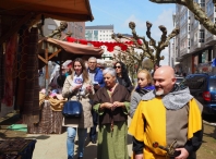 Carmen Basadre pregoa a VII Feira Medieval de Fontiñas e pide coidar e difundir o Camiño Primitivo, Patrimonio Mundial, que atravesa o barrio
