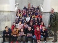 Los alumnos de tercero de primaria del Ceip PP Franciscanos conocen el funcionamiento del Ayuntamiento de la mano de la edil Olga López Racamonde
