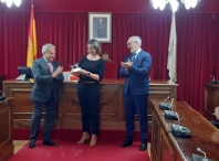 La alcaldesa de Lugo, Lara Méndez, recibe en el Ayuntamiento a la Junta de la Previsión Mutua de Aparejadores y Arquitéctos Técnicos