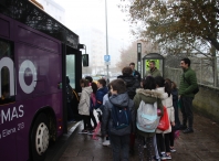 A Área de Mobilidade lanza unha campaña para promover o uso do transporte público entre os nenos e nenas do concello