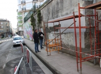 El Ayuntamiento acondiciona el muro de los Jardínes de San Roque