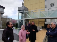 Una de las vecinas más longevas de Sagrado Corazón inaugura el nuevo ascensor invitada por Lara Méndez