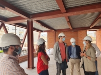 Lara Méndez supervisa o avance das obras do centro social interxeracional da Piringalla, que finalizará en abril do 2021 