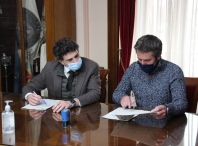 Rubén Arroxo e Javier Arias asinan o convenio de transporte metropolitano para Lugo.