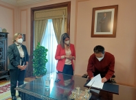 A alcaldesa de Lugo recibe aos novos xefes de servizo das áreas de Medio Ambiente e Persoal do Concello que hoxe tomaron posesión
