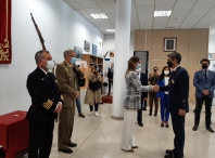 Lara Méndez condecora ca Placa da Orde de San Hermenegildo ao subtenente do aire Jesús Longarela Sanfiz