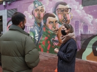 Lara Méndez avanza na transformación da rúa Esquecemento para convertela nunha icona da arte urbana a través da inclusión social