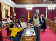 A alcaldesa de Lugo entrega aos Reis Magos centos de cartas cos desexos dos nenos e nenas co certificado de bo comportamento