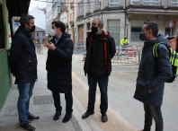 Rubén Arroxo y Alexandre Penas visitan Recatelo, donde se están peatonalizando las rúas Avelino Posa Antelo y Isaac Díaz Pardo