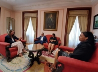 Lara Méndez recibe en el Ayuntamiento al embajador de Cuba en España, Marcelino Medina