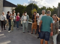 Lara Méndez visitó el centro social de Fingoi recién renovado acompañada de usuarios y usuarias de estas instalaciones municipales