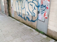 El Ayuntamiento lucense intensifica la limpieza de pintadas y recuerda que este acto de vandalismo conlleva multas de hasta 600 euros