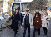 La Alcaldesa y el Delegado del Gobierno en Galicia supervisan las obras de peatonalización y humanización de la praza y la rúa do Carme