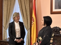 Paula Alvarellos efectiviza la toma de posesión de la nueva secretaria general del Ayuntamiento