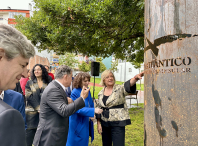 Alvarellos inaugura a Praza do Eixo Atlántico, no barrio da Piringalla, como símbolo da unión dos pobos que conforman a Eurorrexión