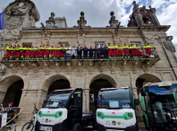 Paula Alvarellos entrega la Escoba de Platino a las personas trabajadoras del Servicio Municipal Luce Lugo Paula Alvarellos entrega la Escoba de Platino a las personas trabajadoras del Servicio Municipal Luce Lugo