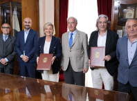 A alcaldesa asina co concelleiro de distrito de Nou Barris un protocolo de colaboración que formaliza o irmandamento de ambas localidades