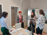 Maite Ferreiro visita a concellería de Educación xunto coa nova xefa de servizo Maite Ferreiro visita a concellería de Educación xunto coa nova xefa de servizo