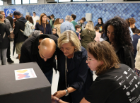 La Noche Europea de las Personas Investigadoras reunió a decenas de lucenses en la Plaza y el Mercado Municipal, con el apoyo del Ayuntamiento