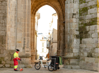 El dispositivo especial de limpieza activado por el área de Transición Ecológica recogió 290.460 kilos de residuos en los primeros días del San Froilán El dispositivo especial de limpieza activado por el área de Transición Ecológica recogió 290.460 kilos de residuos en los primeros días del San Froilán