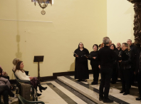 Coral Lugh rinde homenaje a las víctimas de la DANA desde el Cemiterio Municipal de Lugo