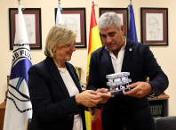 Paula Alvarellos visita el Club Fluvial de Lugo y se interesa por los proyectos futuros de la entidad