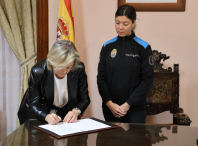 Paula Alvarellos oficializa la incorporación de una nueva agente a la Policía Local de Lugo