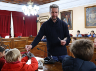 Rubén Arroxo amosa as instalacións da Casa Consistorial a estudantes do colexio Franciscanos Rubén Arroxo amosa as instalacións da Casa Consistorial a estudantes do colexio Franciscanos