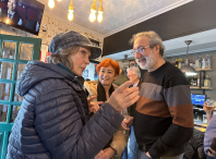 Alexandre Penas e Maite Ferreiro visitan o mercado de Nadal e cantos de taberna do barrio de Recatelo Alexandre Penas e Maite Ferreiro visitan o mercado de Nadal e cantos de taberna do barrio de Recatelo
