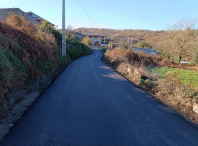 Cohesión Social y Territorial finaliza el acondicionamiento y mejora de la carretera de la parroquia de Calde e inicia una nueva actuación en la de Veral