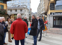 Rubén Arroxo se reúne con vecinas y vecinos del Carril dos Loureiros, rúa que completa la peatonalización del barrio de Recatelo