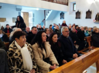 El alcalde de Lugo, Miguel Fernández, acompaña al vecindario de Conturiz en la misa en memoria de Paula Alvarellos