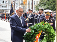 O alcalde Miguel Fernández recibe na Casa Consistorial aos altos cargos da Armada con motivo da celebración do Luns Santo O alcalde Miguel Fernández recibe na Casa Consistorial aos altos cargos da Armada con motivo da celebración do Luns Santo