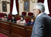 El alcalde recibe las peticiones y sugerencias del alumnado de Educación Primaria del colegio Quiroga Ballesteros El alcalde recibe las peticiones y sugerencias del alumnado de Educación Primaria del colegio Quiroga Ballesteros